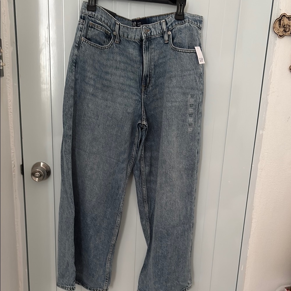 GAP ,Relaxed Straight Leg Jeans in Medium Blue Wash NWT
